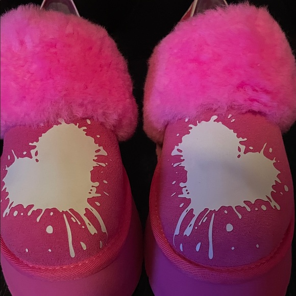 UGG Vibrant Pink Slippers with Heart Accent. Brand New‼️ Without Box - Picture 7 of 15
